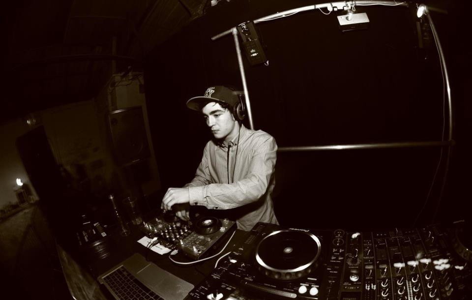 39266_446510925423964_489355110_n